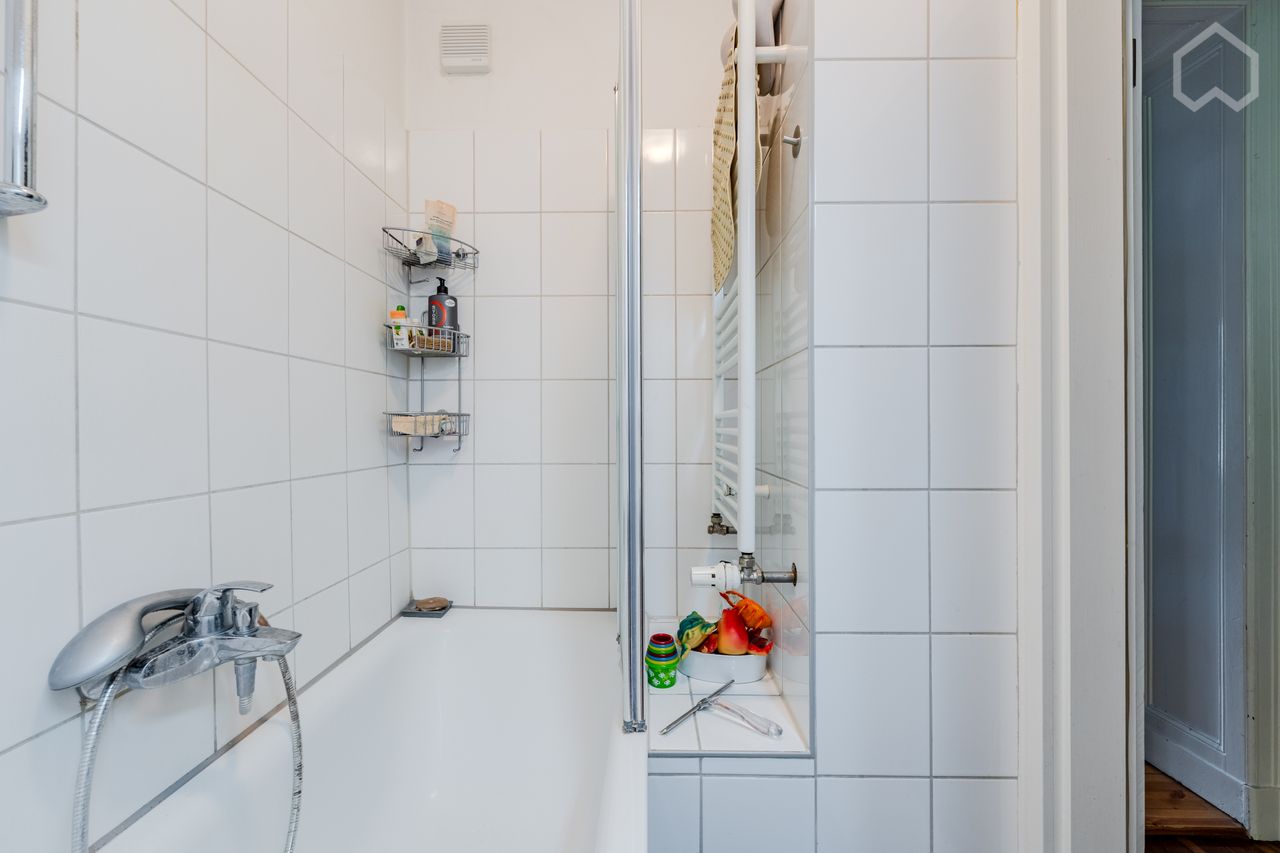 Move in & feel at home: Charming family apartment in the green Bergmann-Kiez