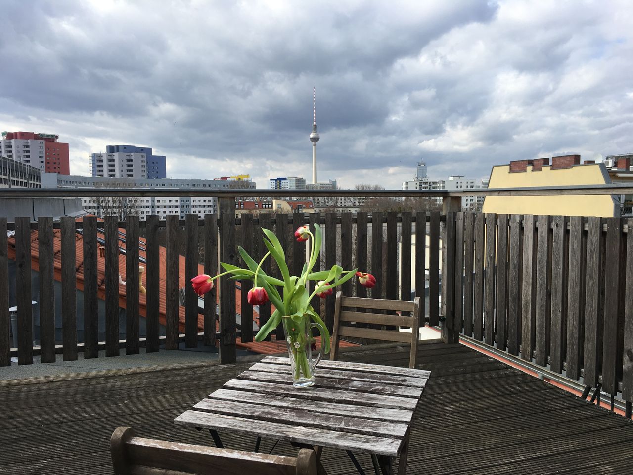 Central apartment with rooftop terrace facing Fernsehturm