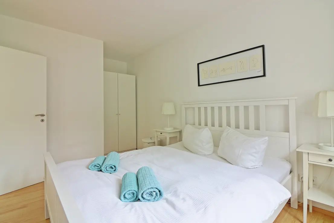 Light-flooded 3-room apartment with loft-like living area