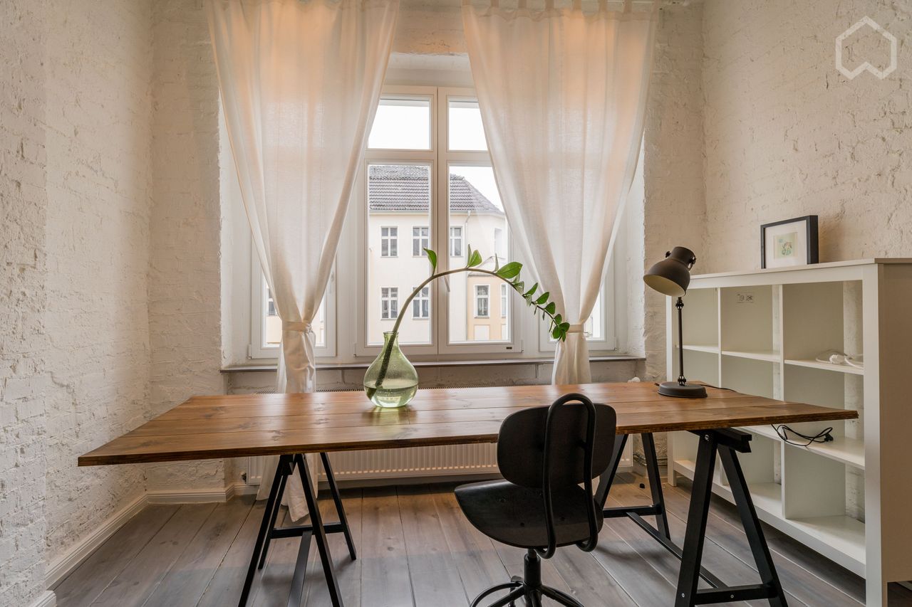 Stylish luxury apartment with boutique facilities and balcony, Berlin
