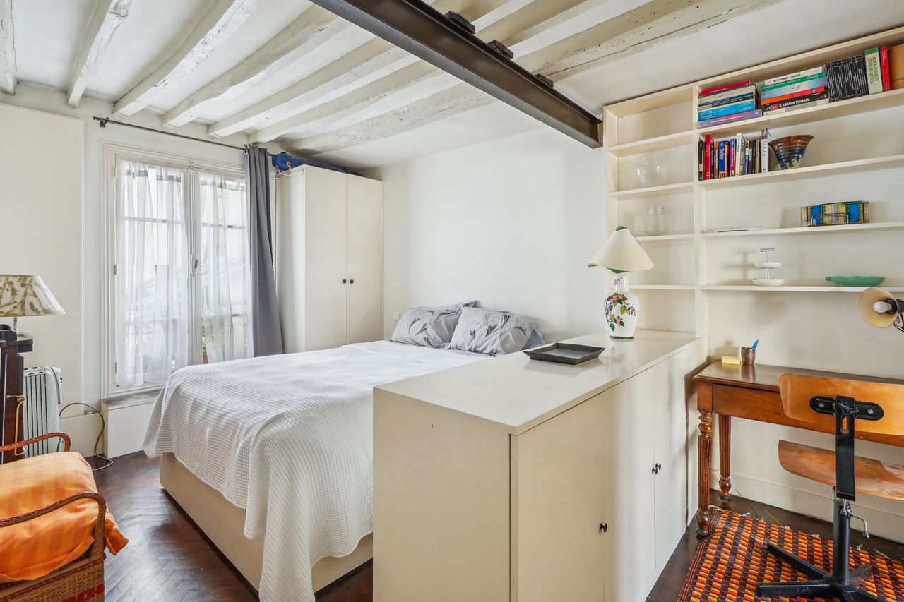 ID393 inviting 1 bedroom apartment in Rue de Turenne