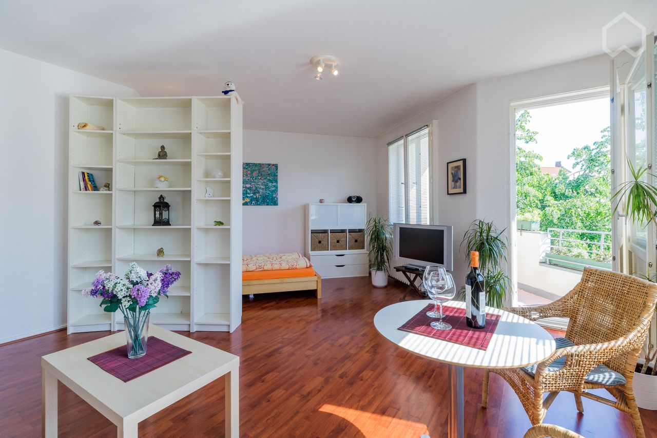 Bright, lovely decorated apartment in Friedenau