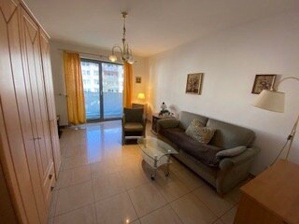 Well-kept 3-room apartment with balcony and fitted kitchen in Düsseldorf