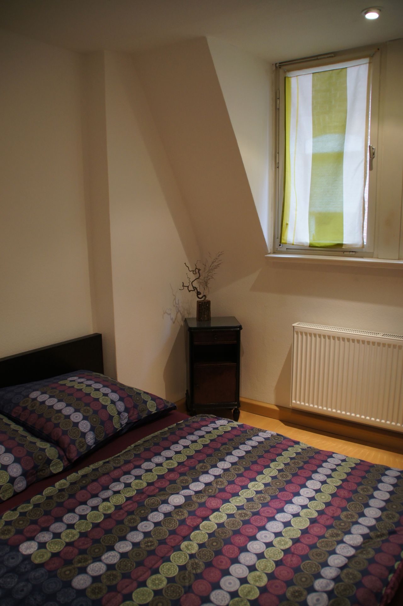 Ruhige, zentrale, modern und komplett möblierte Zweizimmerwohnung in Stuttgart-Süd in einem Hinterhaus