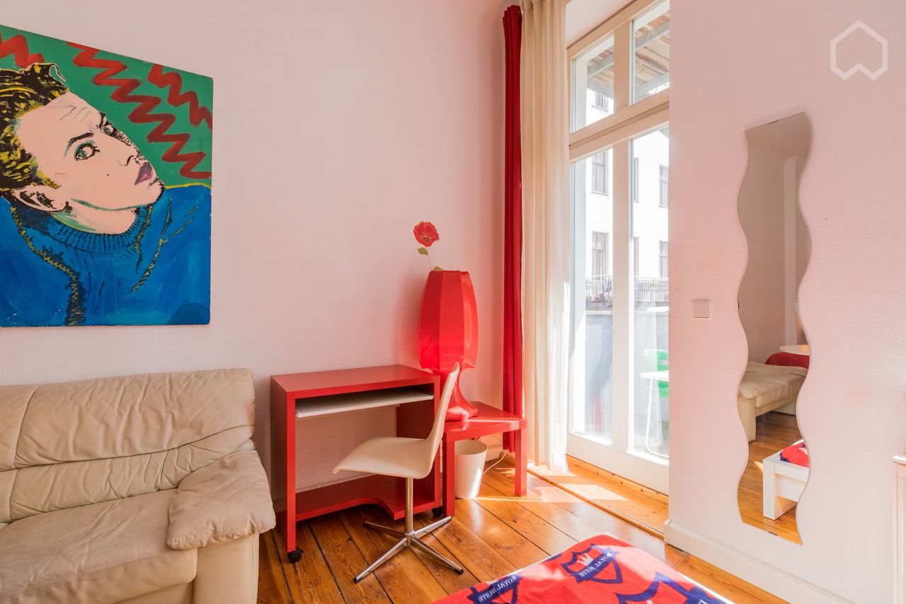 Cosy 2 room apartment with balcony in a fantastic location - in the middle of Prenzlauer Berg