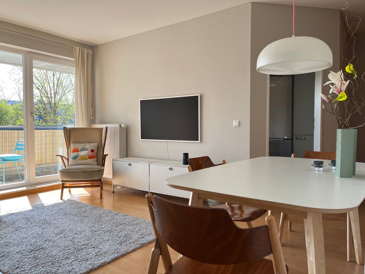 Design flat with parking space and large balcony in Flingern-Nord