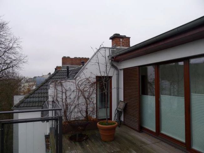 Light-flooded attic apartment in Ludwigkirch-Kiez near Ku'damm with a large terrace and fireplace