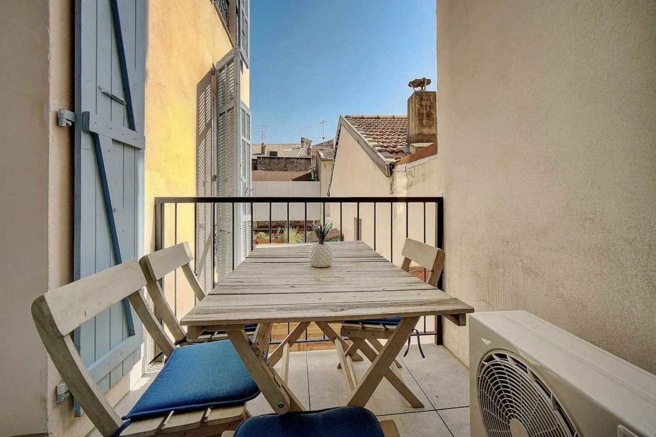 Welcome to 'GENET' - Charming One Bedroom Apartment in the Heart of Le Suquet, Cannes