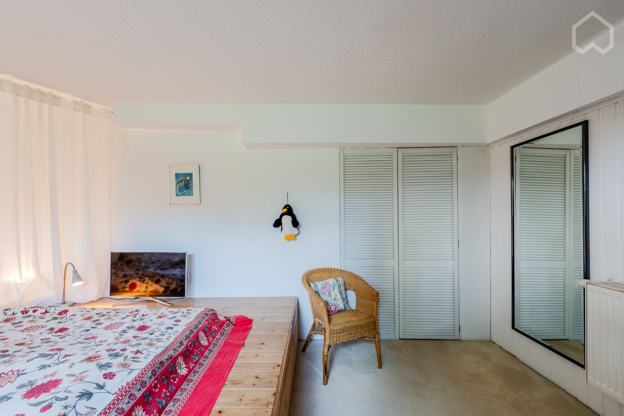 Exclusive, Quiet 4-Room Apartment with Pool and Sauna in the Heart of Berlin Westend