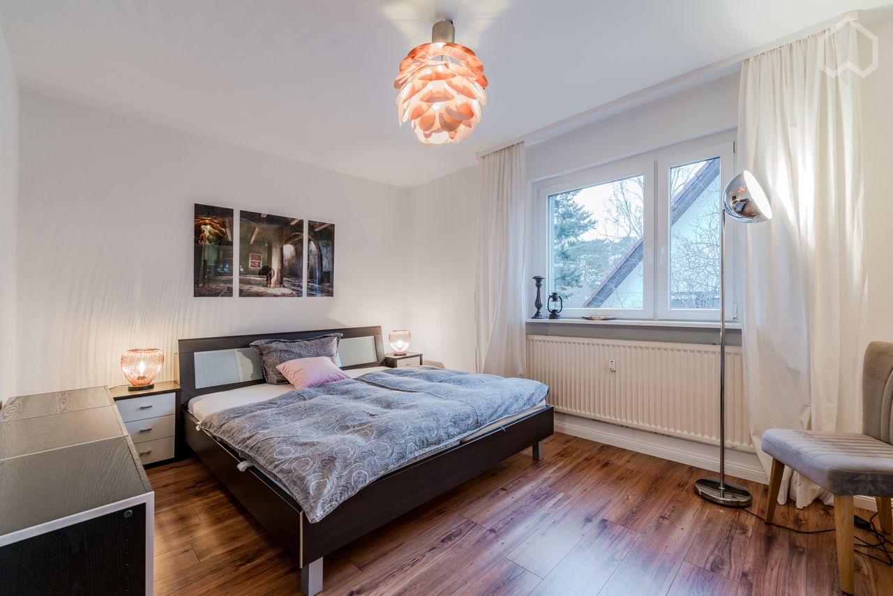 Nice, quiet bright apartment, near Olympic Stadium