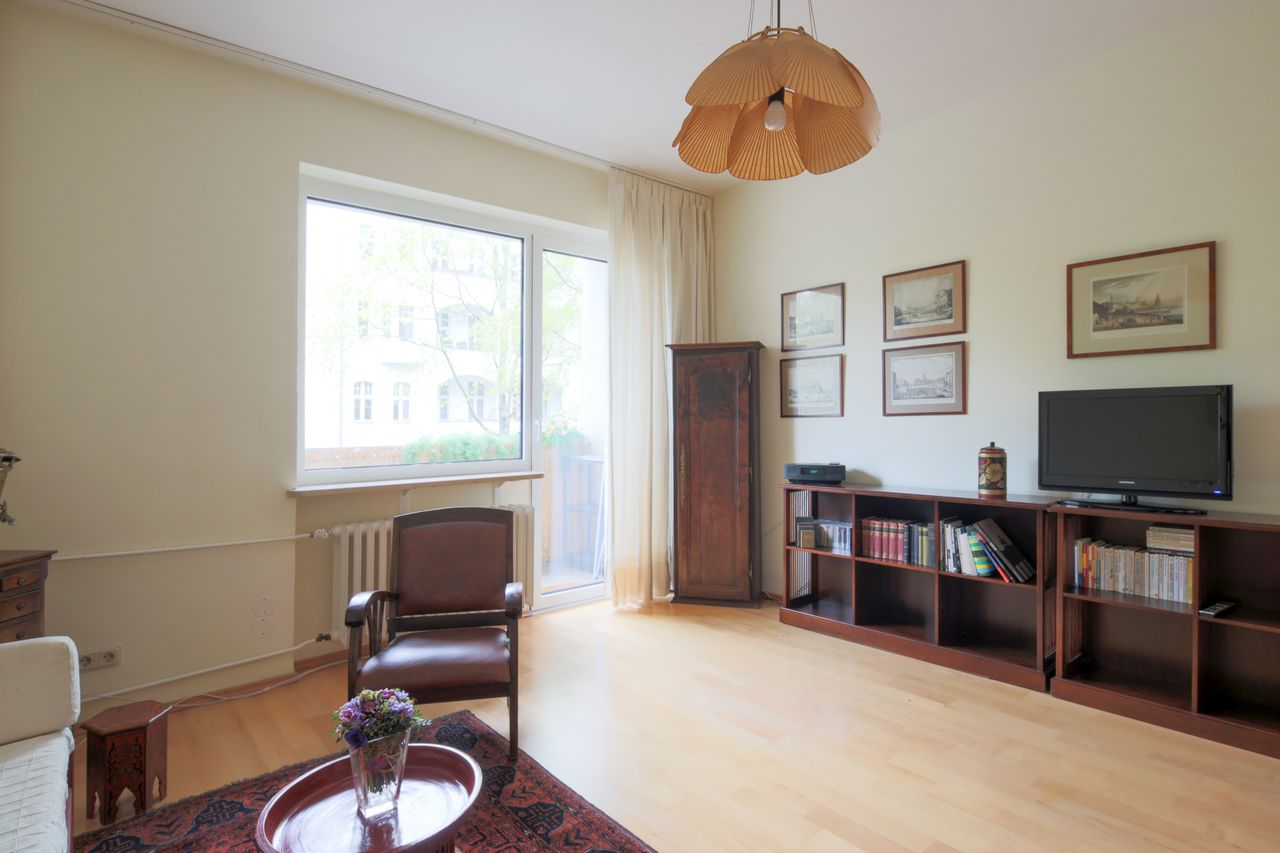 Comfortable 2 room apartment with balcony in Charlottenburg