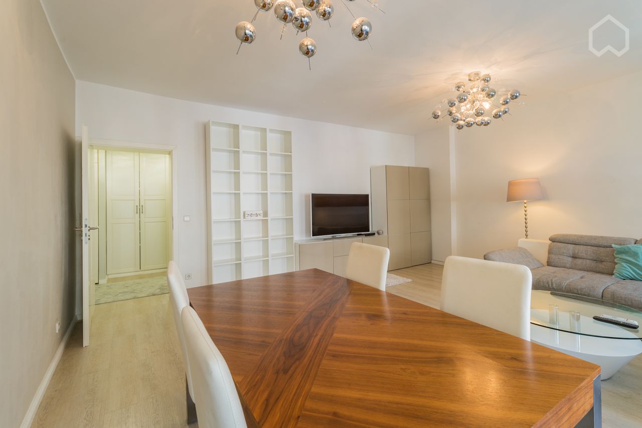 Lovely refurbished apartment in Charlottenburg - with space for 2 home offices
