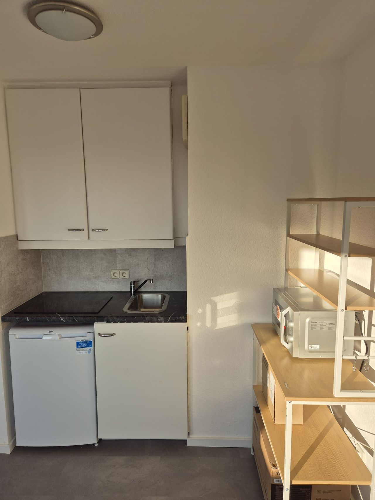 Fully furnished: Completely renovated, exclusive 1-room apartment with high-quality, new furnishings near the university