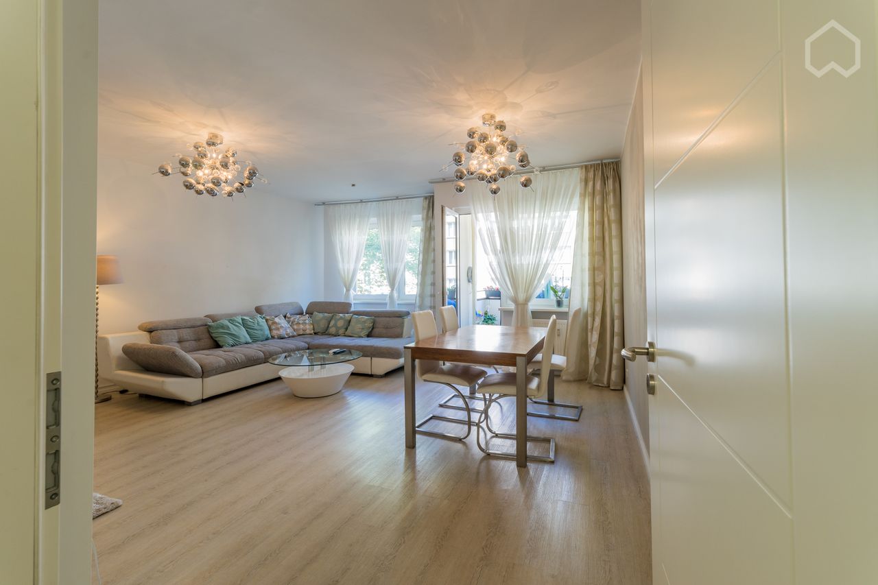 Lovely refurbished apartment in Charlottenburg - with space for 2 home offices