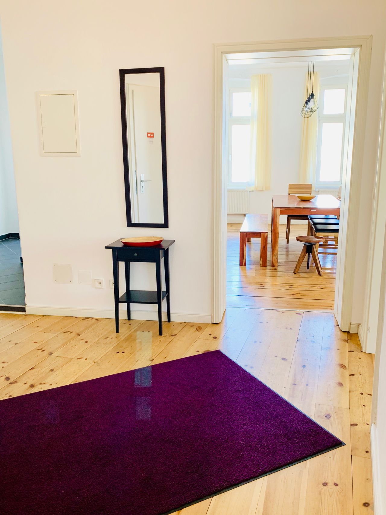 3 large rooms in classical Berlin building with lift close to Kollwitzplatz and ALEX