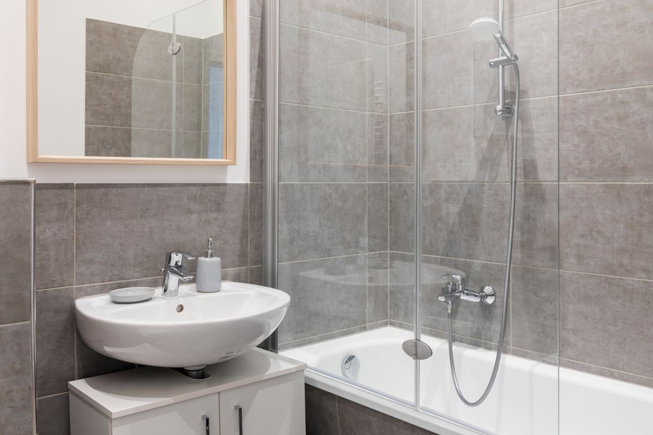 LARGE ALTBAU APARTMENT IN KREUZBERG