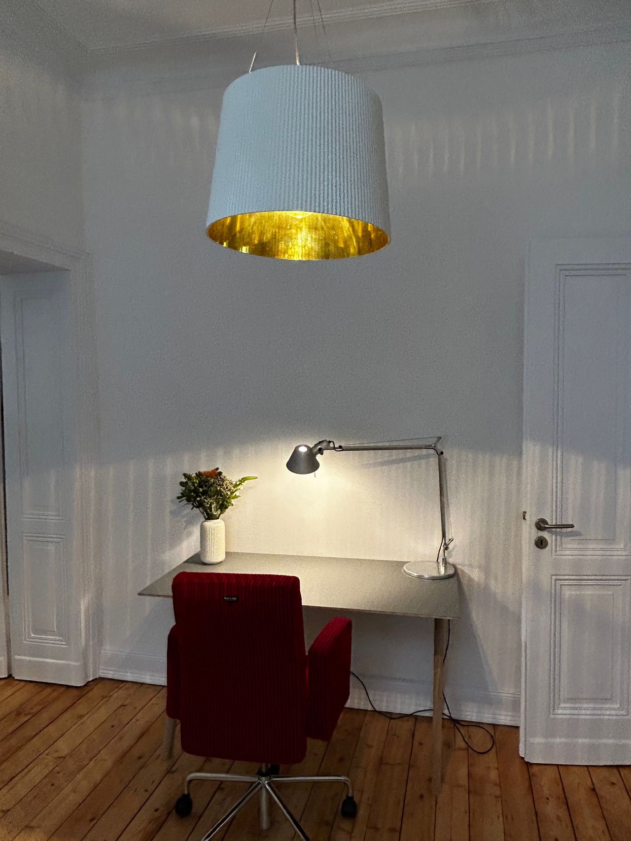 Fully furnished old building apartment with a special flair in Nippes