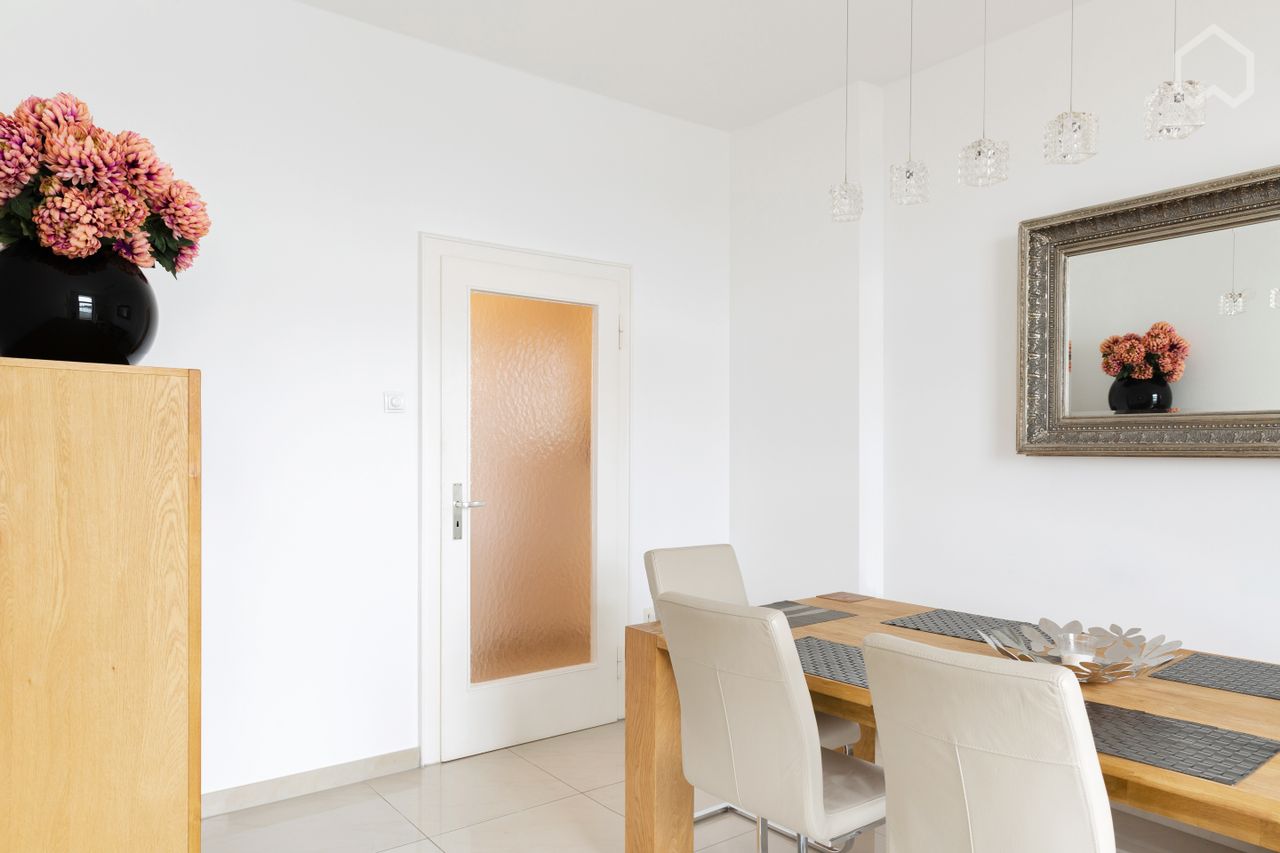 Beautiful & spacious apartment located in Dusseldorf