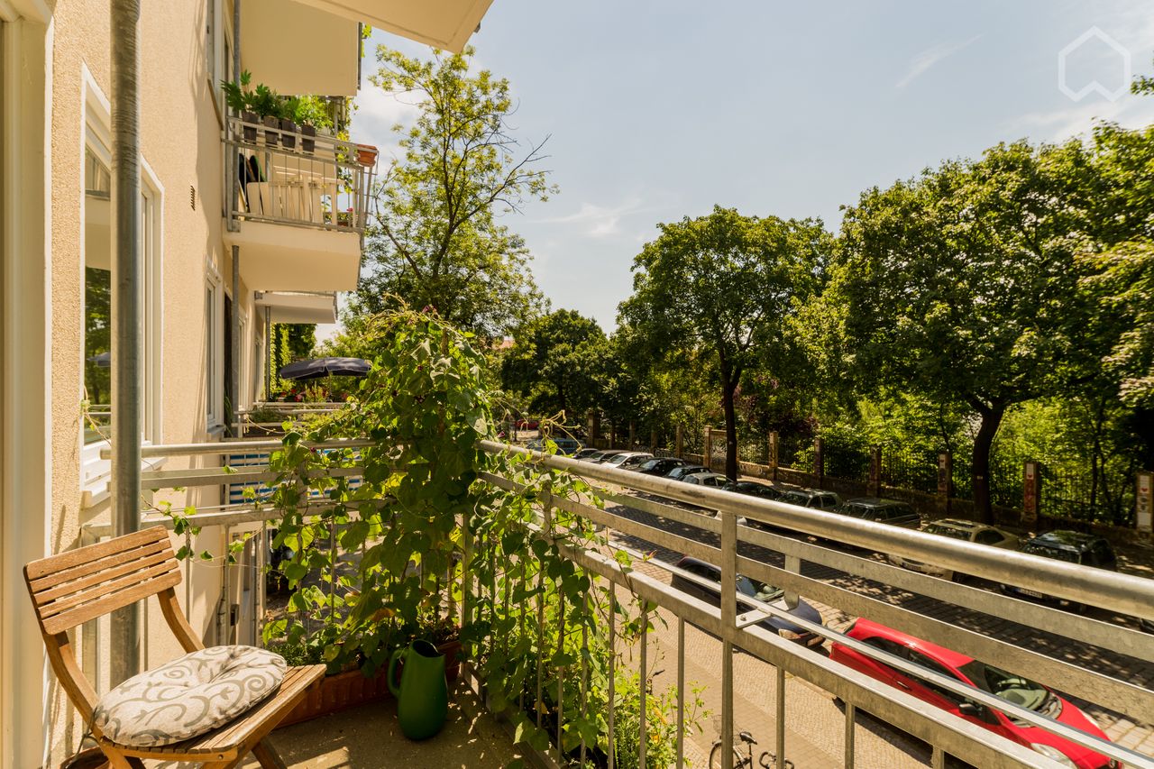 Charming apartment with sunny balcony and Görlitzer Park view  in Kreuzberg