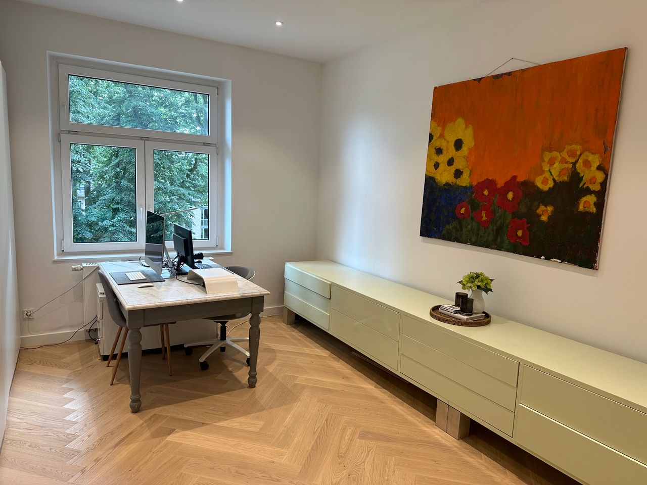 Sunlit renovated Apartment with 3m Ceilings and Herringbone Oak Hardwood Floors