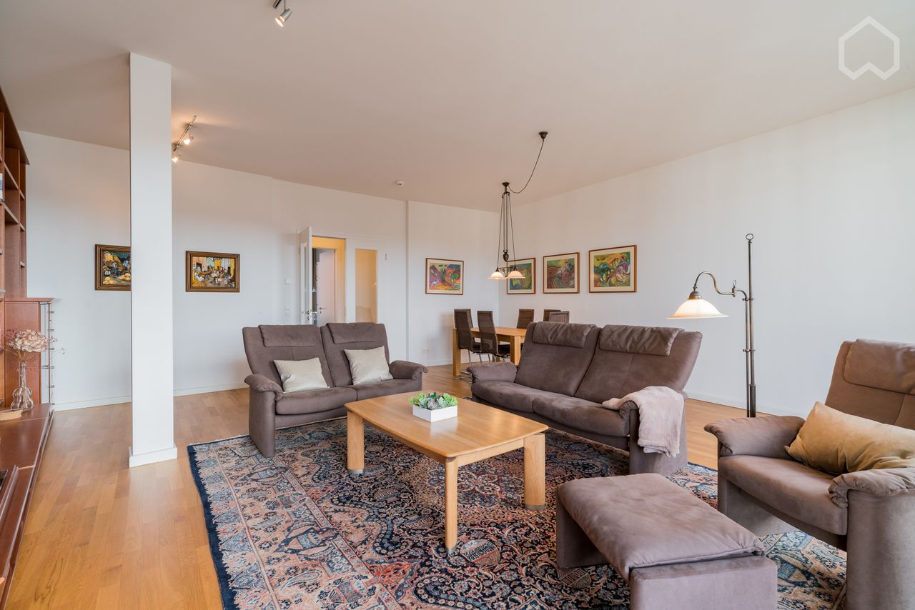 Amazing terrace flat in Prenzlauer Berg with underground parking and great open view