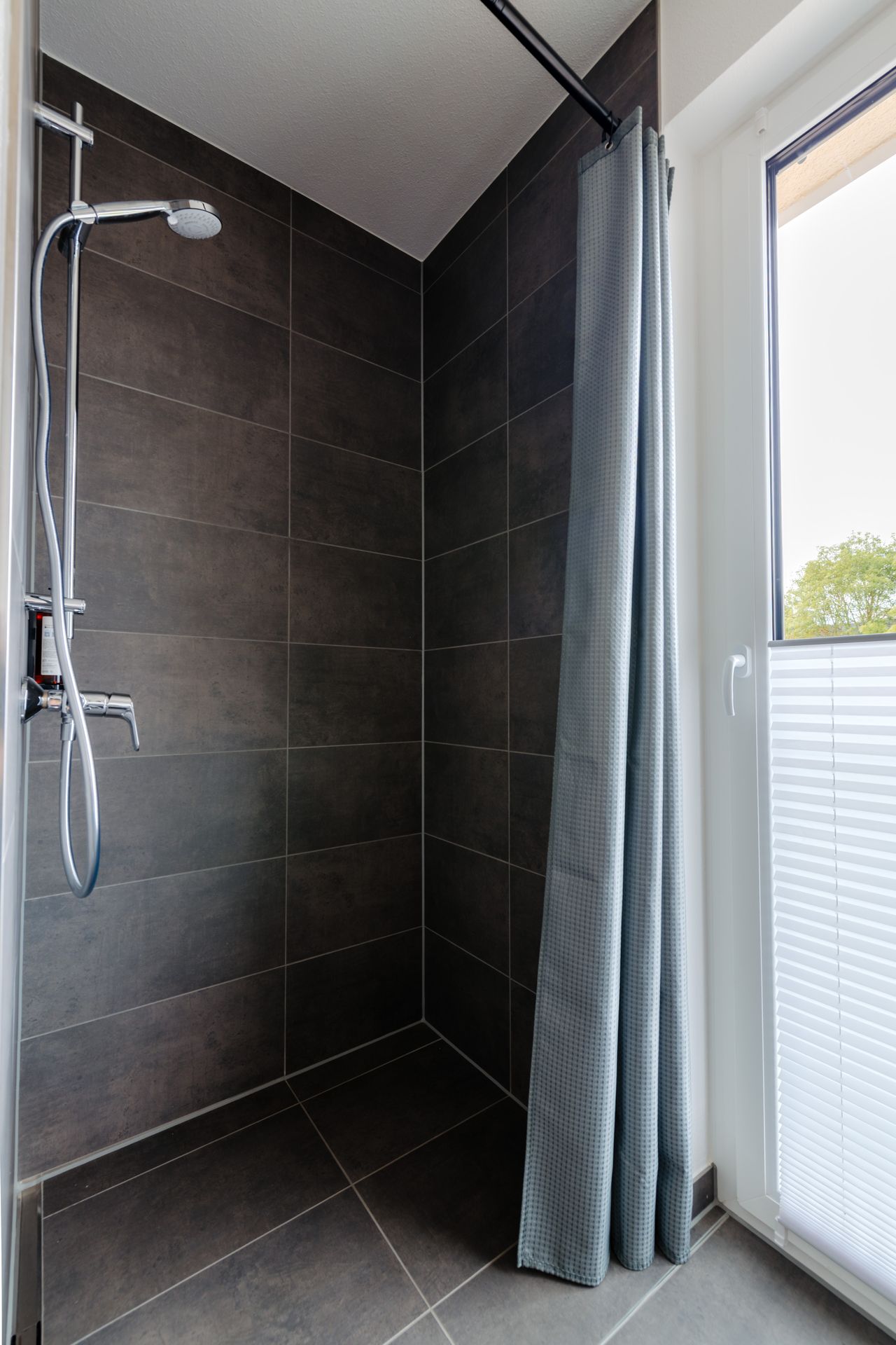 Stay at the City Villa by the Leine – central & stylish, with kitchen and parking