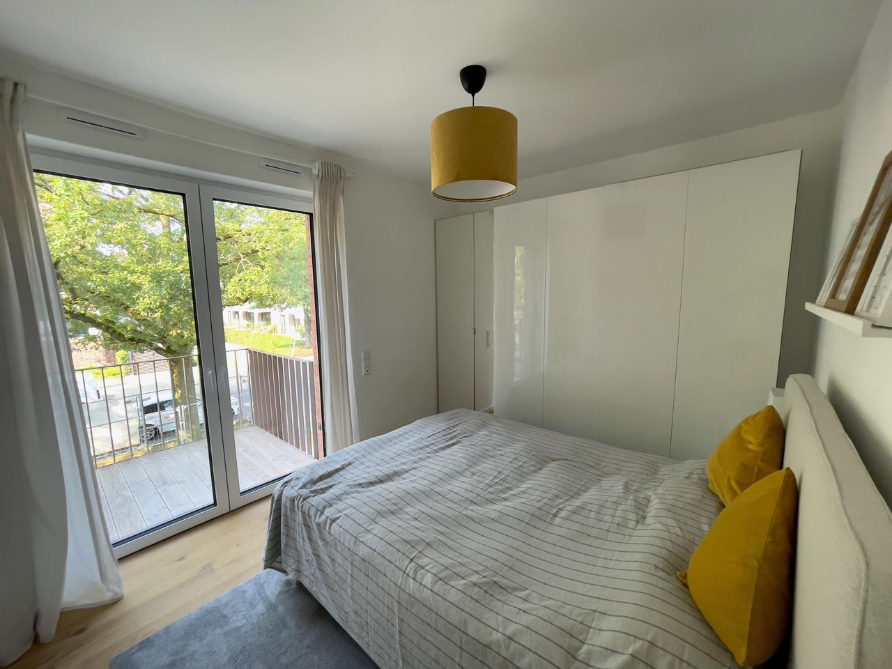 New, bright & modern 1-room apartment with balcony & private parking space in Hanover, near MHH