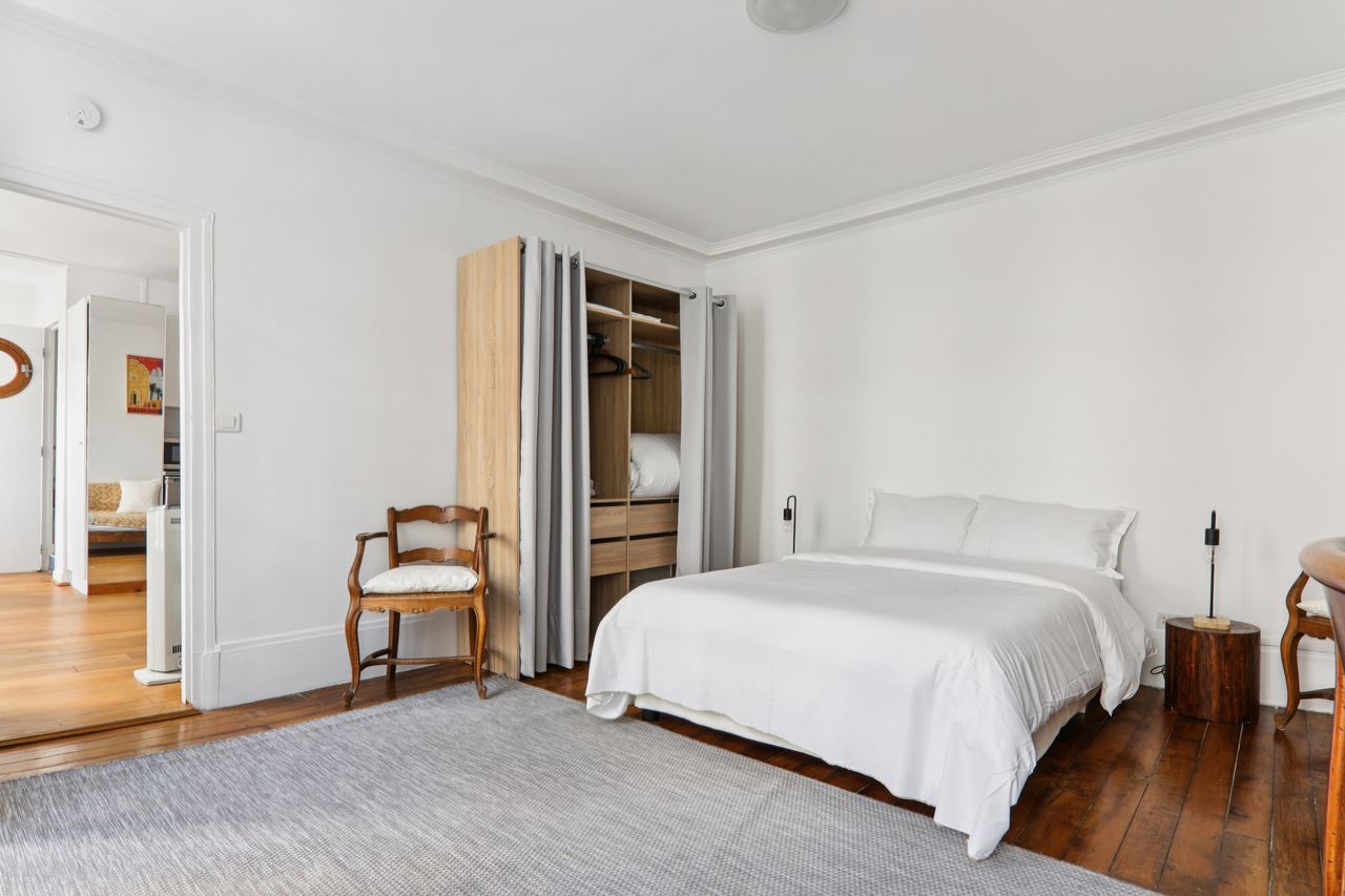 Spacious and Bright 1-Bedroom Apartment in a Quiet Courtyard
