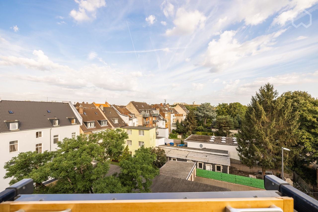 Central designer flat on top floor, close to city center and Cologne fair