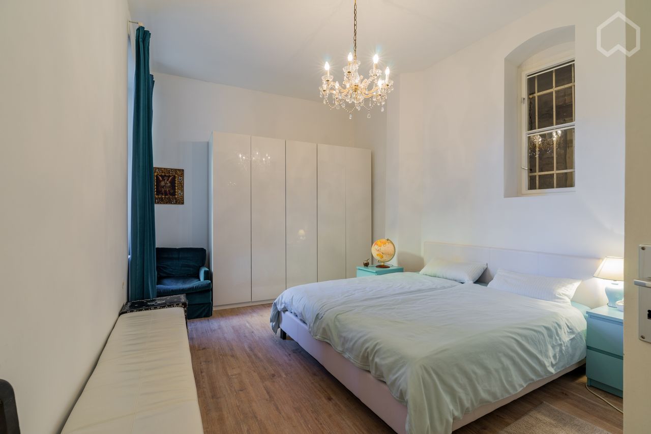 Beautiful furnished and sunny 2-Room Flat in 19th Century Building with View on Viktoria Park in Trendy Bergmann Area