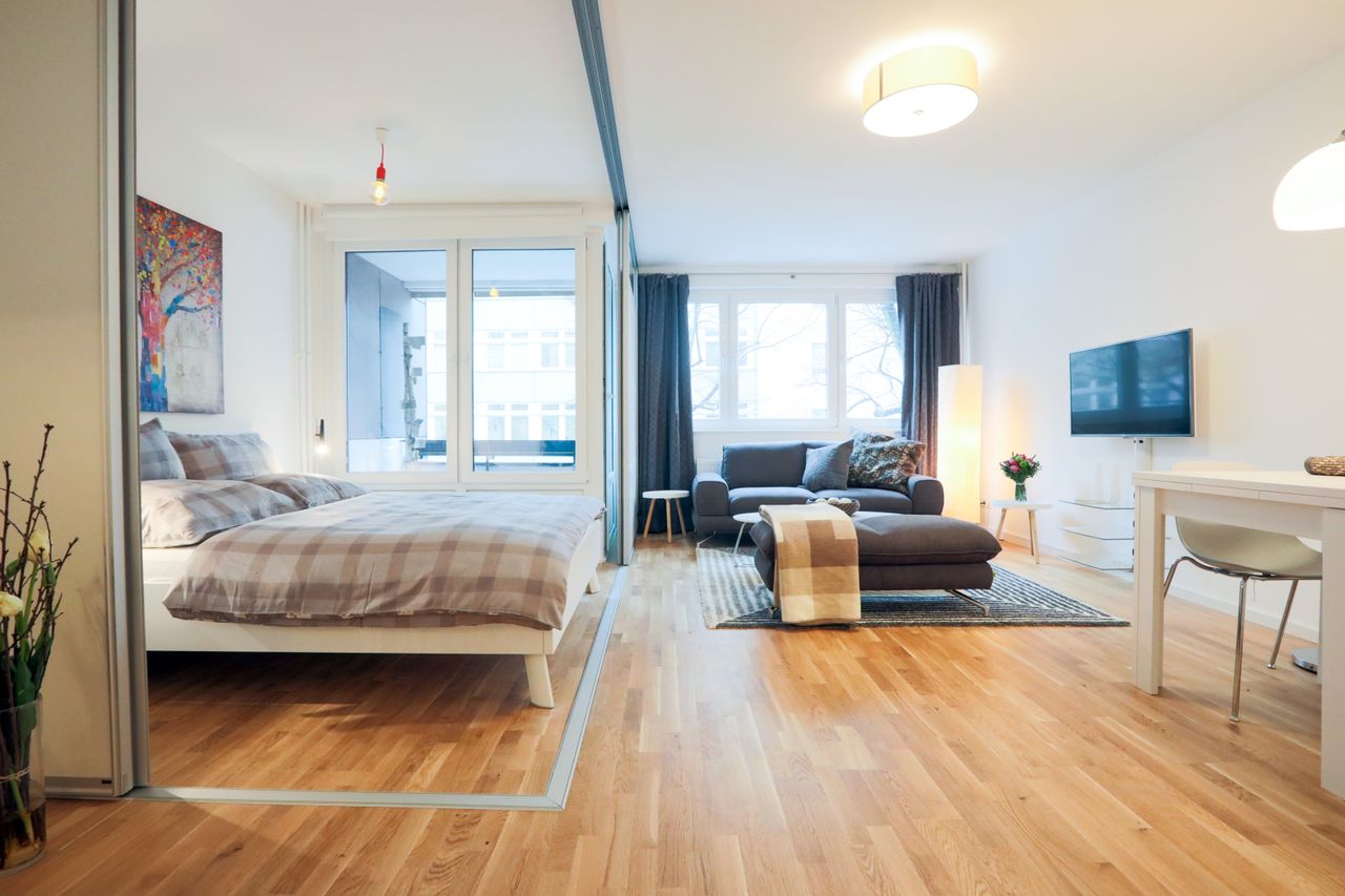 Perfect business apartment with south-west facing balcony in a central location nearby Bundesplatz ( Wilmersdorf )