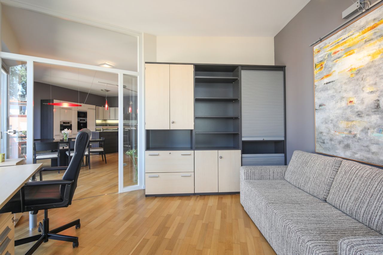 Modern and high-quality 4 room apartment with spacious terrace in the center of Berlin