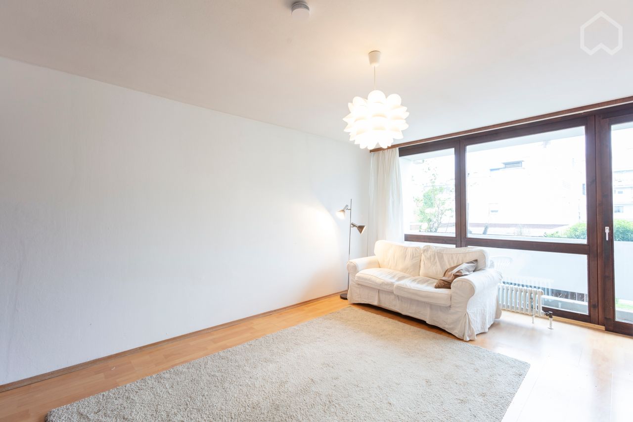 Completely renovated: new pictures to follow. Quiet, fashionable home located in München