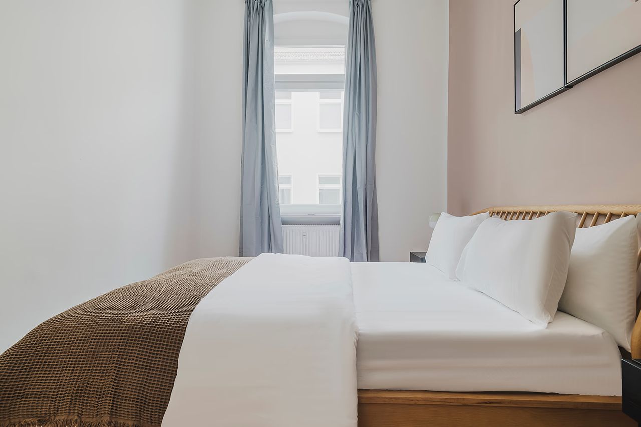 2 BR Prenzlauer Berg, elevator, furnished