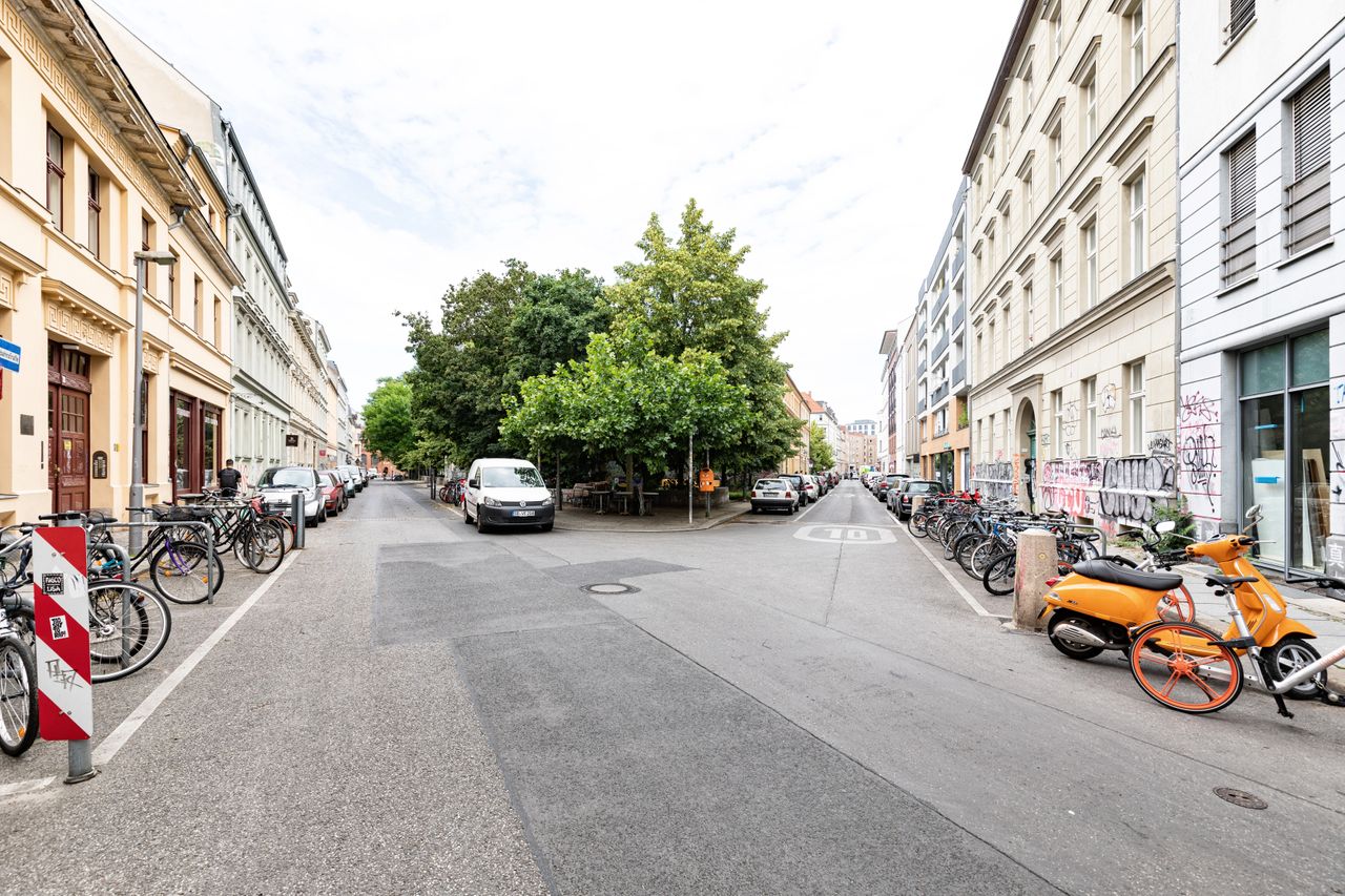 Quiet Studio at Hakescher Markt