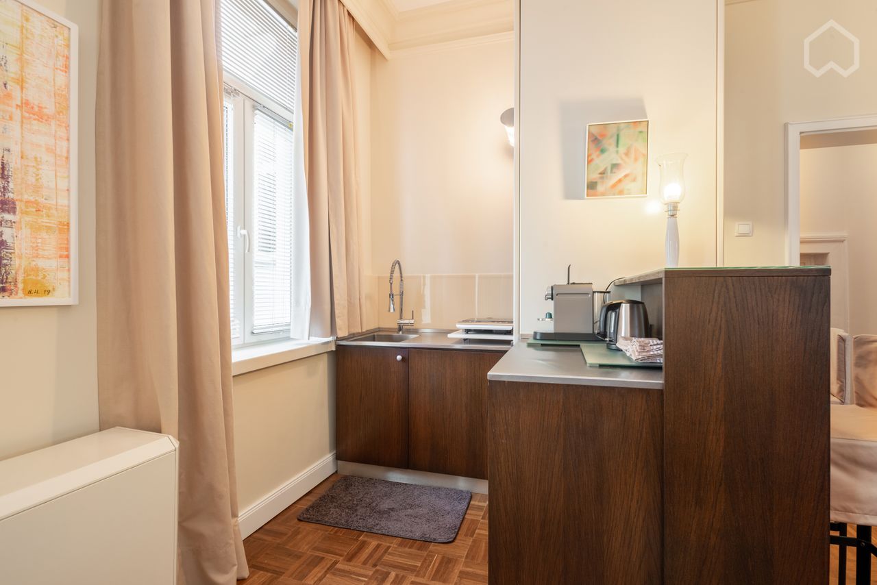 Uptown apartment in the style of a junior suite - centrally located in Düsseldorf Unterbilk incl. bi-weekly cleaning