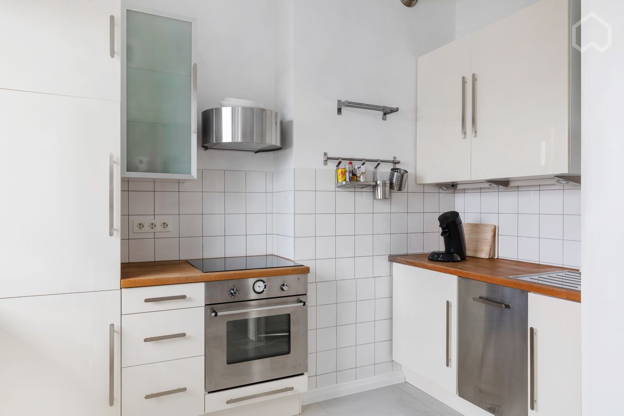 Beautiful & spacious apartment located in Dusseldorf