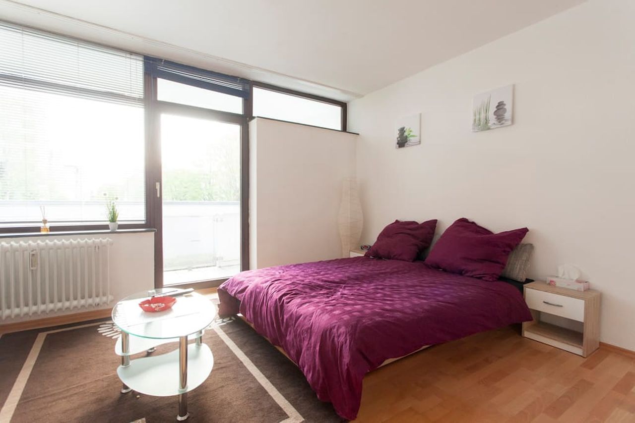 Cosy 1 Room Aparment - WiFi - Close to exhibition center