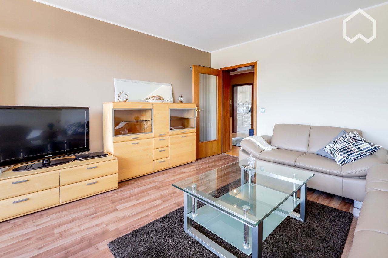 Unterbach: Fully furnished three-room flat in top floor! Living in Düsseldorf's Green Belt