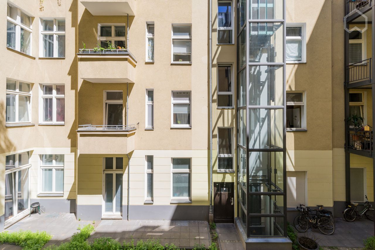 Bright and comfortable 2-room apartment in trendy Berlin Friedrichshain.