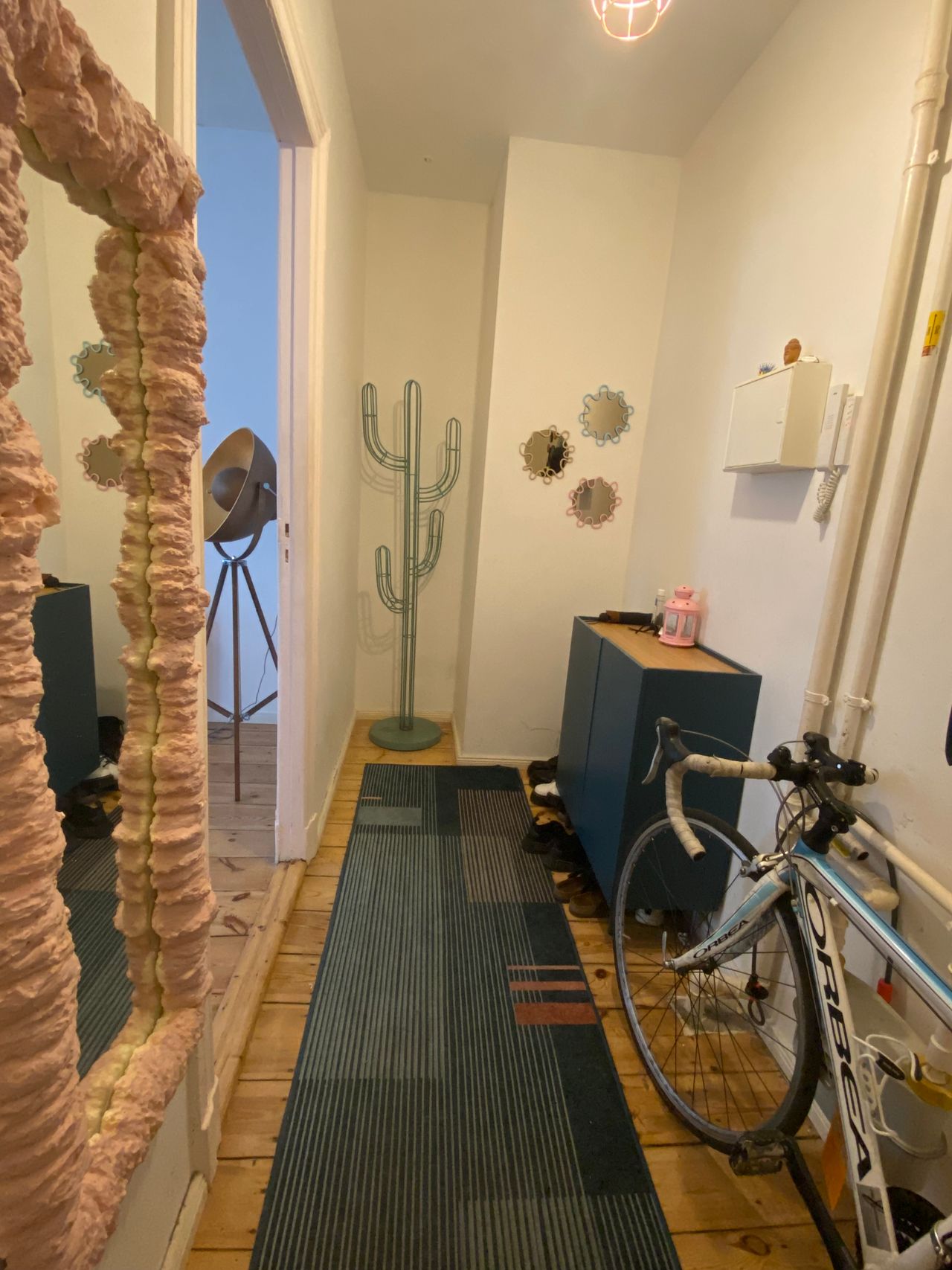 Sunny maisonette with separate workspace and open kitchen/living room
