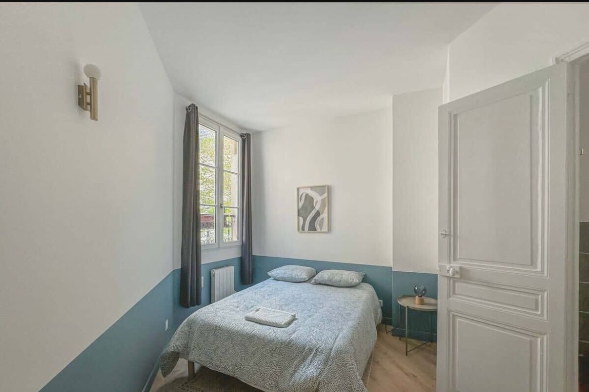 An apartment on the 3rd floor of a charming building with elevator, Parisian one-bedroom apartment of 33 m2