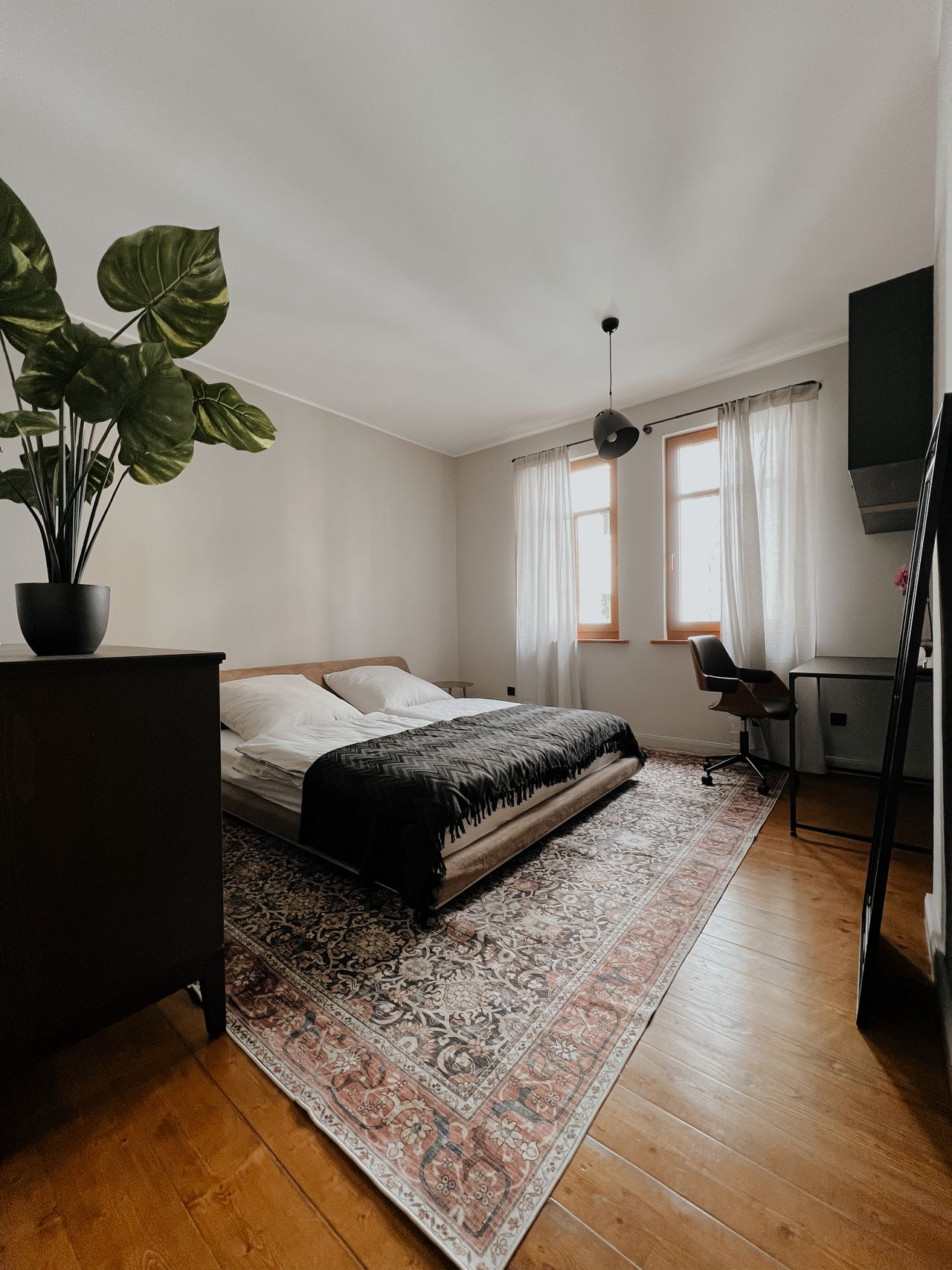 Fully equipped furnished designer apartment in a prime location