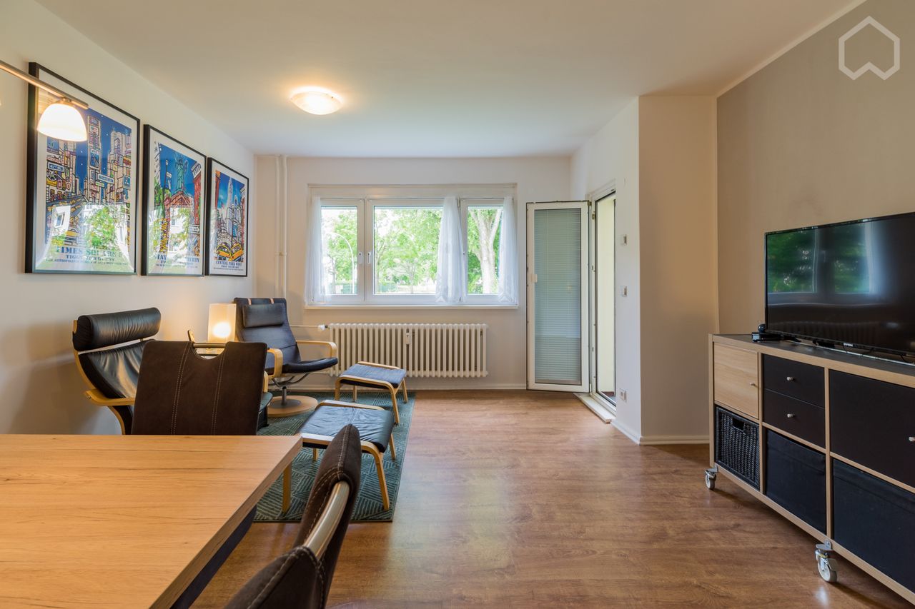 Comfortable and quiet 2 room apartment in Berlin-Lichtenrade, close to S-Bahn, 18 min. to Potsdamer Platz