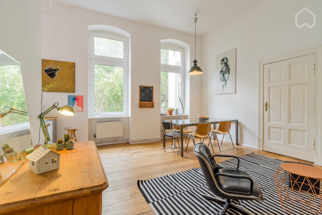 Modern Two Room Apartment In Berlin-Kreuberg | W/ Bath Tub | Altbau