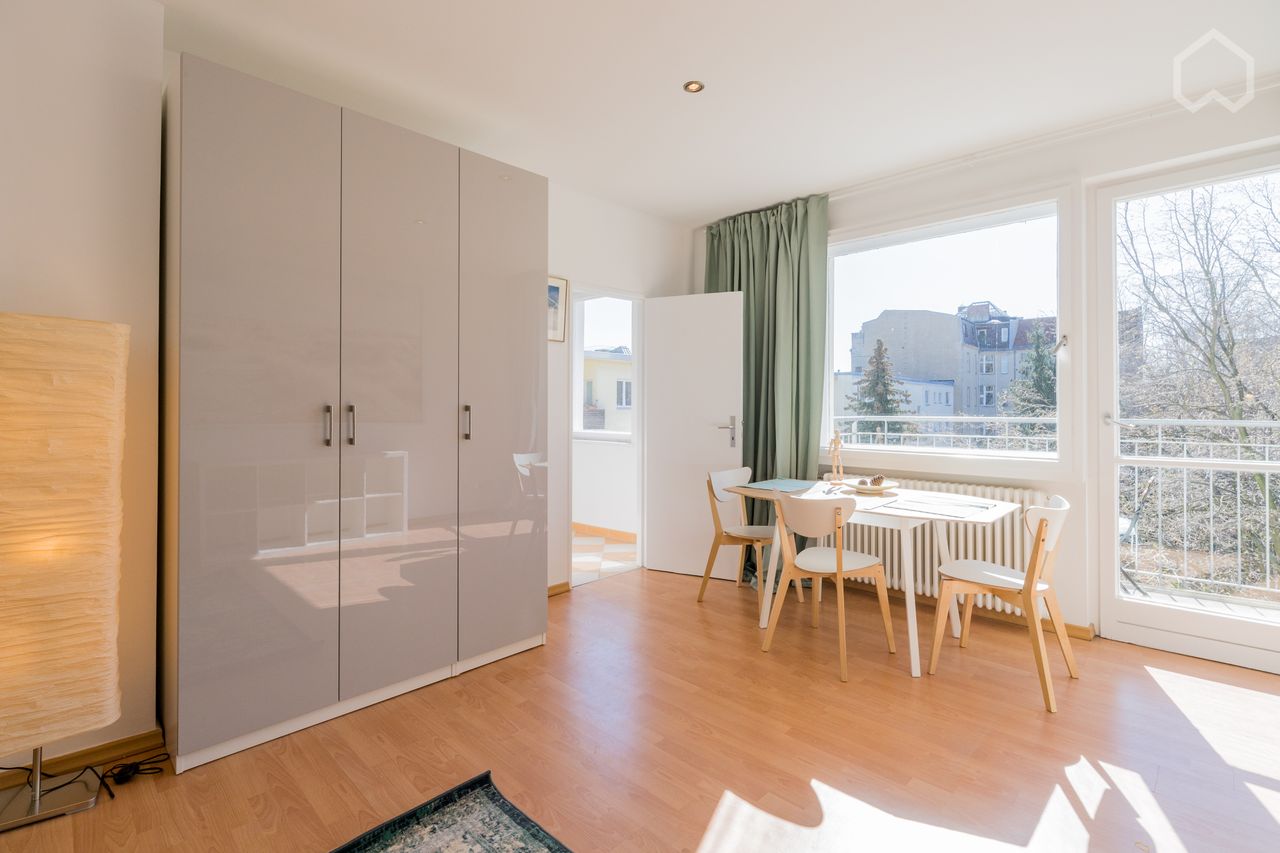 Quiet and sunny apartment in Schöneberg