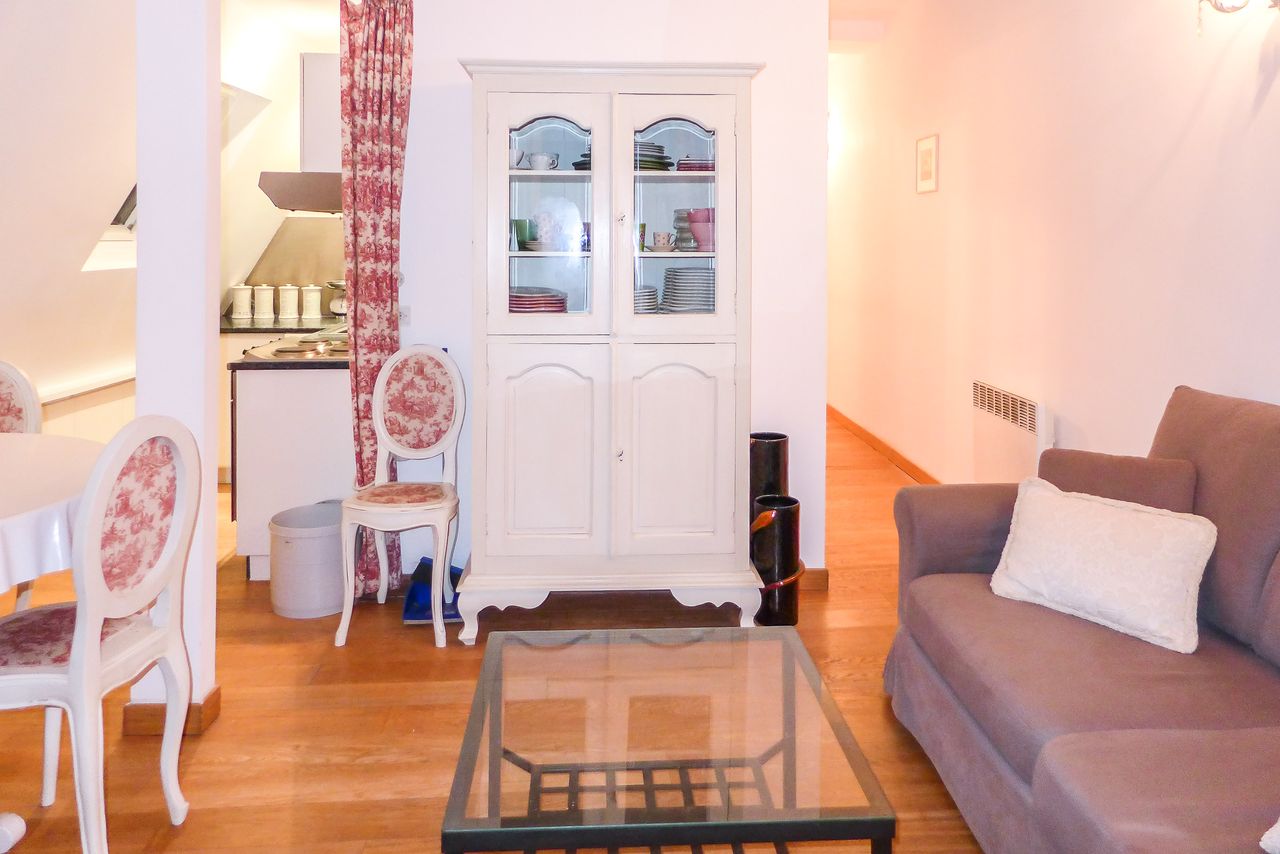 Charming one bedroom situated in the heart of the 7th district close to Sèvres Babylone.