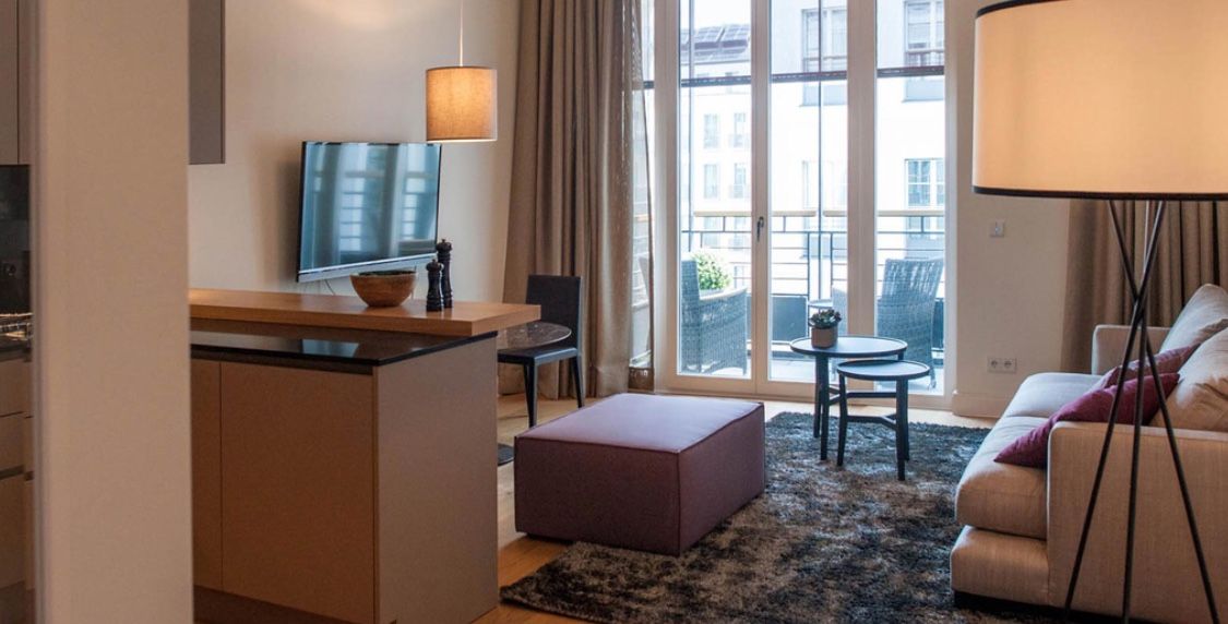 Superior apartment in the middle of Düsseldorf city center. Top transport connections, balcony and a lot of feel-good effect.
