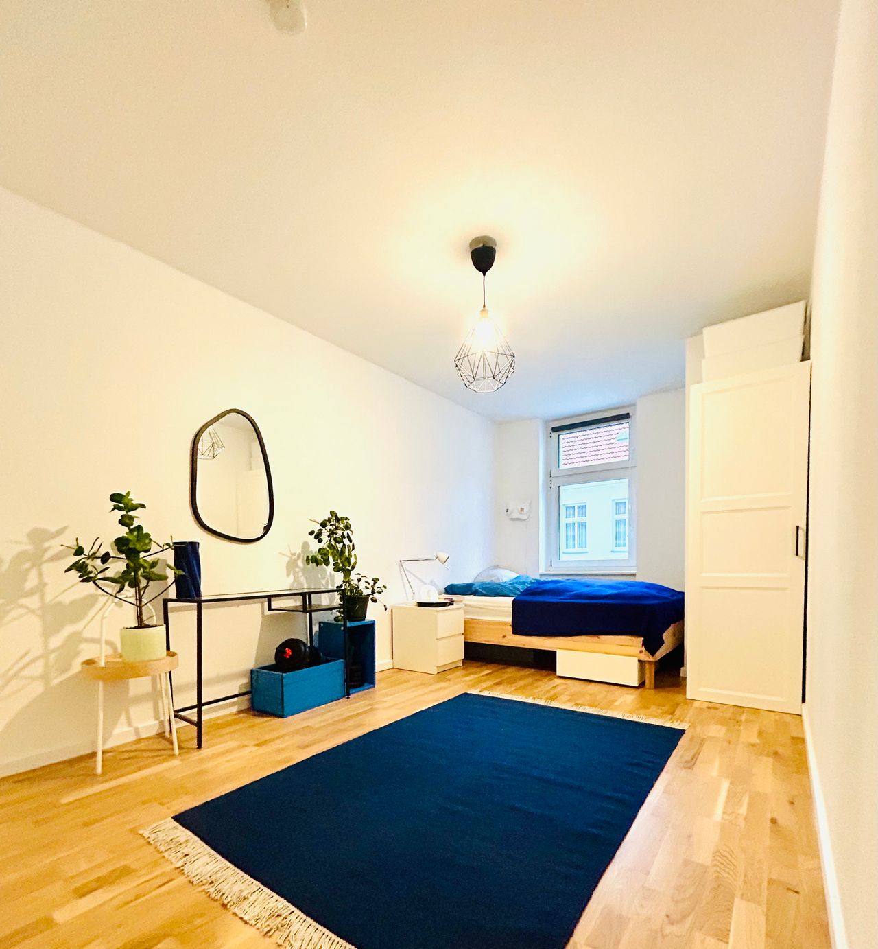 Beautiful 2-room flat with balcony in Friedrichshain (7.7.-12.8.)