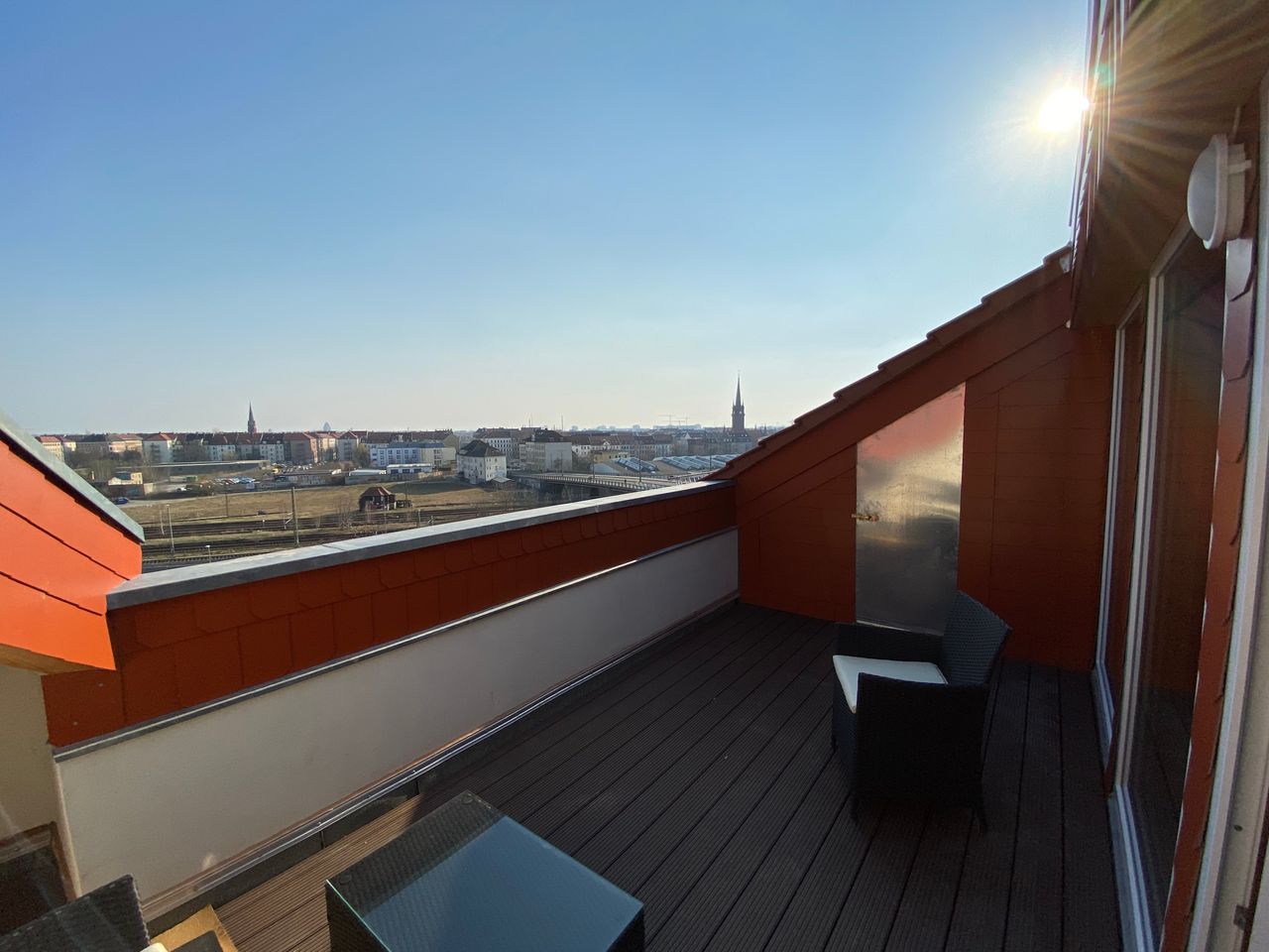 Freshly renovated Rooftop Apartment with big terrace